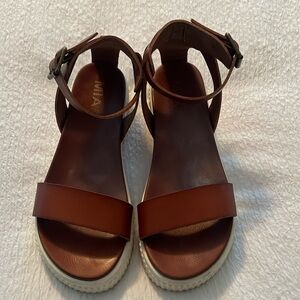 MIA Flatform sandals size 7